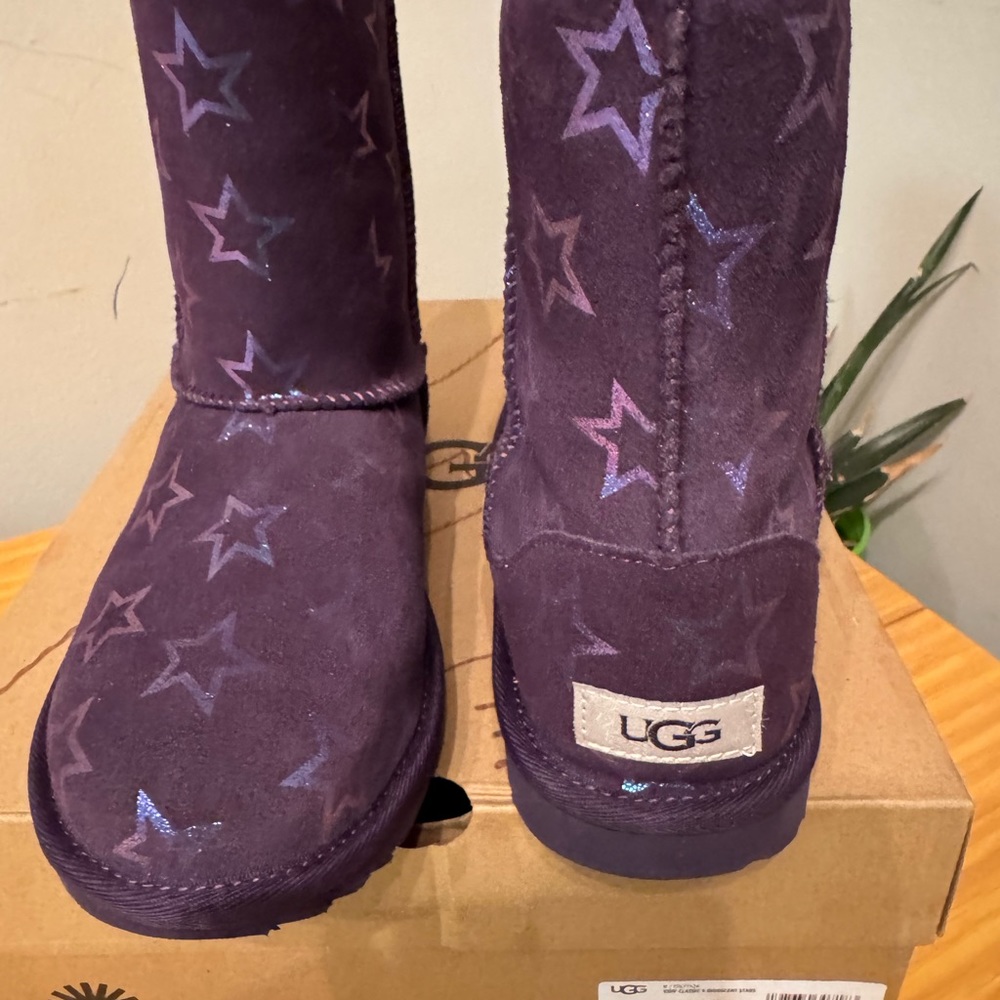 NWOT UGGS Girls iridescent purple with Stars - Picture 4 of 6